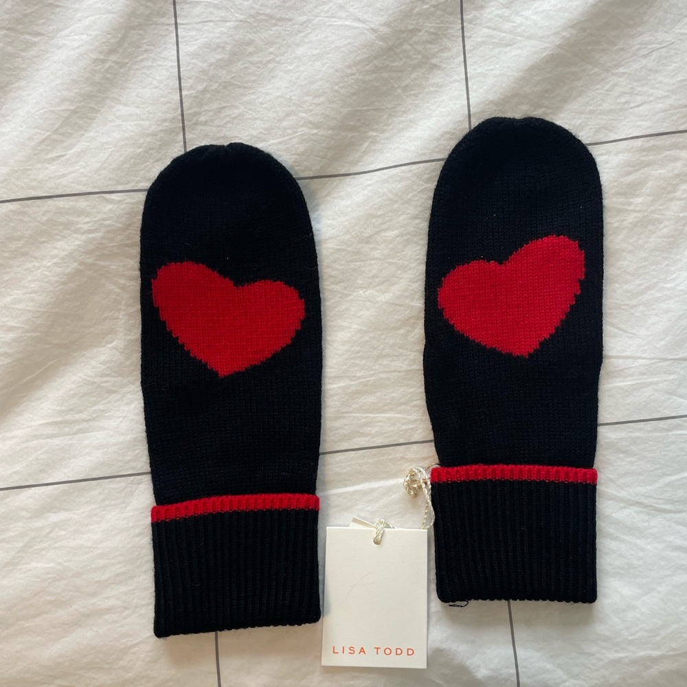 Lisa Todd - black mittens. NWT
